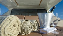 Yacht YUMI -  Aft Deck Sunpads
